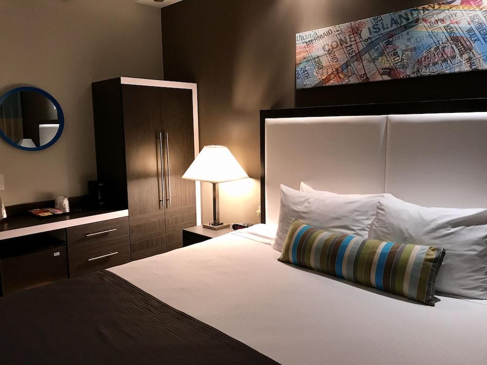 Best Western Plus Brooklyn Bay Hotel New York Exterior photo