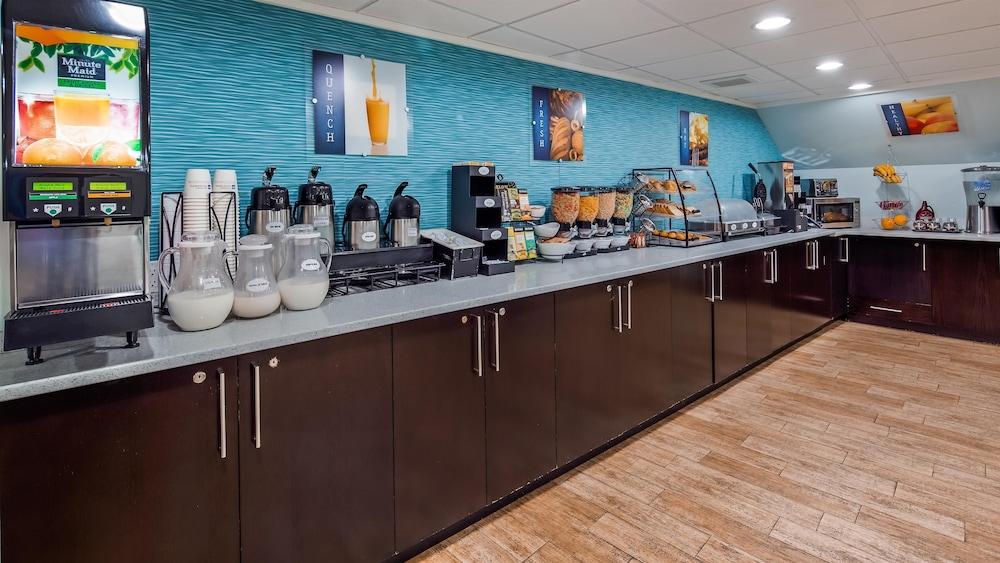 Best Western Plus Brooklyn Bay Hotel New York Exterior photo